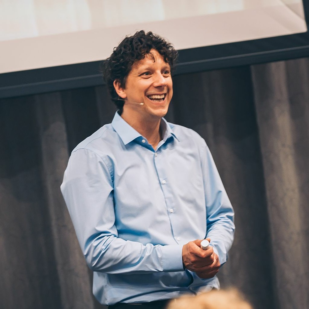 Edwin Selij, oprichter van Hypnose Instituut Nederland, tijdens een presentatie
